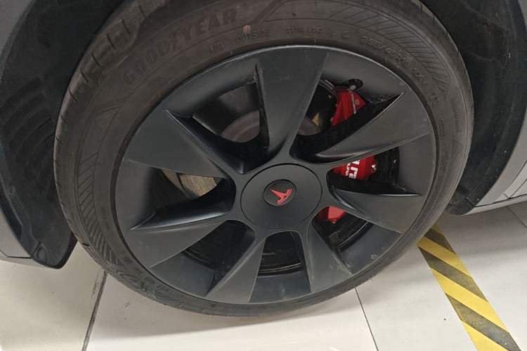 Used Tesla Model Y 2024 Rear-Wheel-Drive Version Left Front Wheel Hub