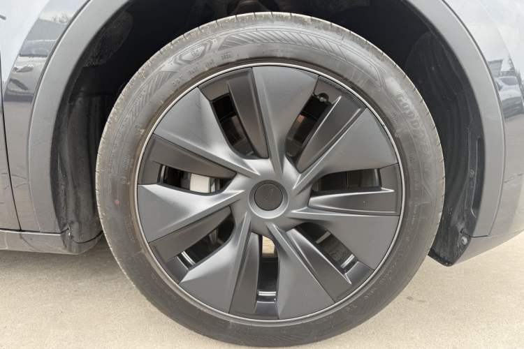 Used Tesla Model Y 2024 Rear-Wheel-Drive Version Left Front Wheel Hub