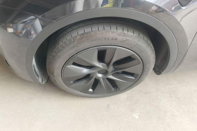 Used Tesla Model Y 2024 Rear-Wheel-Drive Version Left Front Wheel Hub