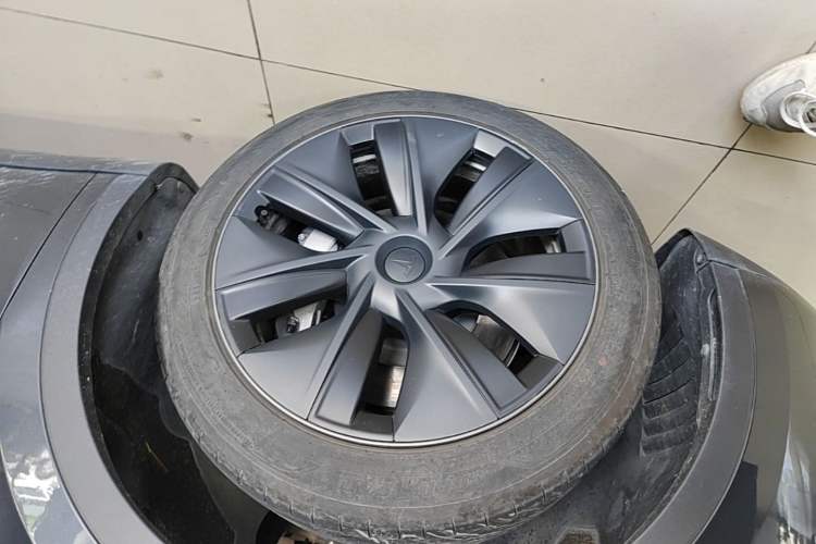 Used Tesla Model Y 2024 Rear-Wheel-Drive Version Left Front Wheel Hub