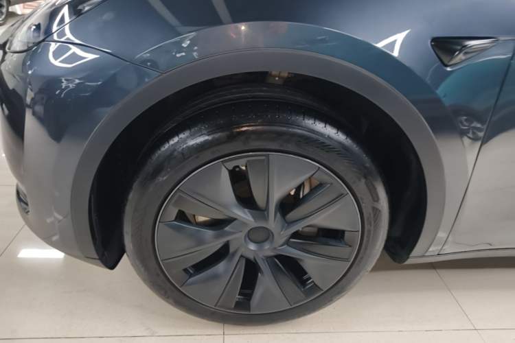 Used Tesla Model Y 2024 Rear-Wheel-Drive Version Left Front Wheel Hub