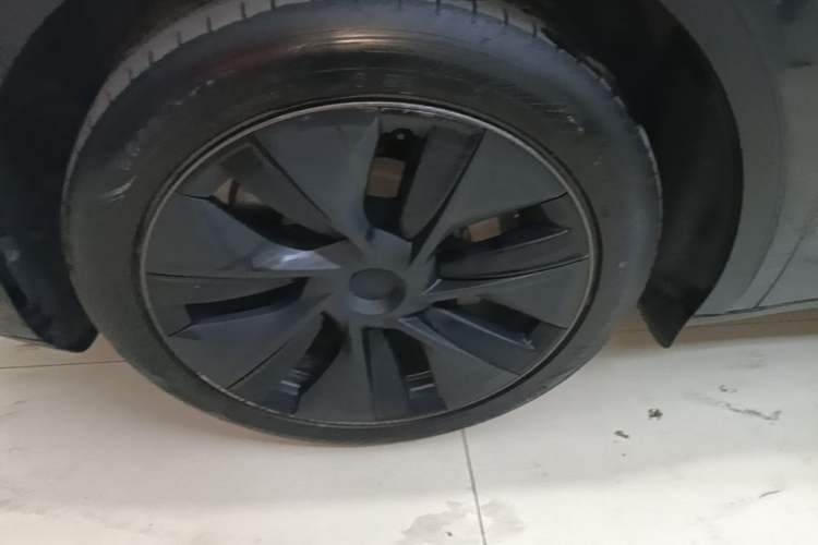 Used Tesla Model Y 2024 Rear-Wheel-Drive Version Left Front Wheel Hub