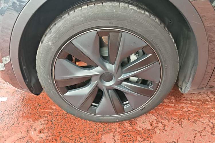 Used Tesla Model Y 2024 Rear-Wheel-Drive Version Left Front Wheel Hub