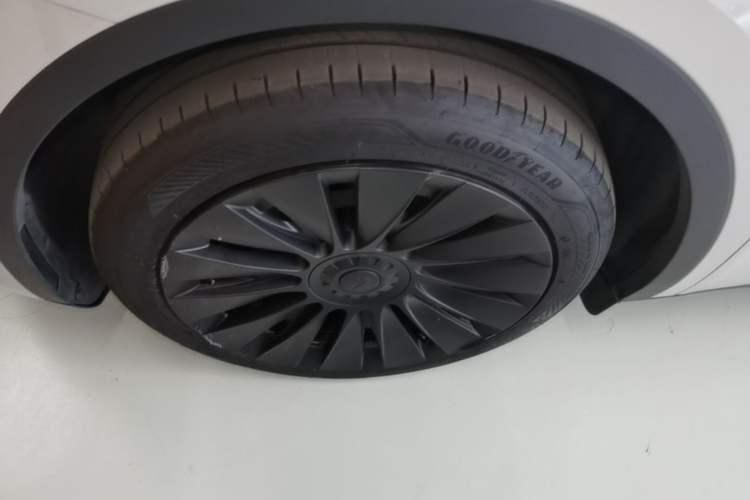 Used Tesla Model Y 2024 Rear-Wheel-Drive Version Left Front Wheel Hub