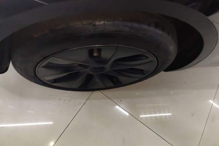 Used Tesla Model Y 2024 Rear-Wheel-Drive Version Left Front Wheel Hub
