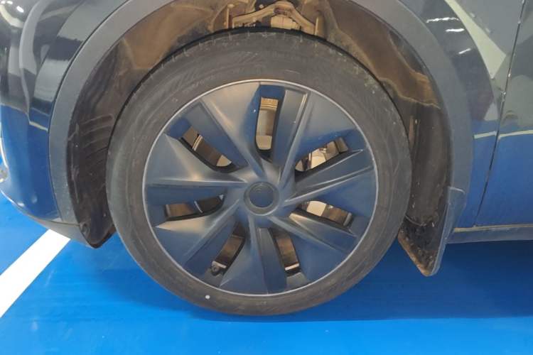 Used Tesla Model Y 2024 Rear-Wheel-Drive Version Left Front Wheel Hub