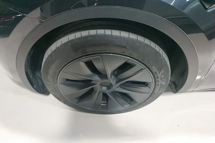 Used Tesla Model Y 2024 Rear-Wheel-Drive Version Left Front Wheel Hub