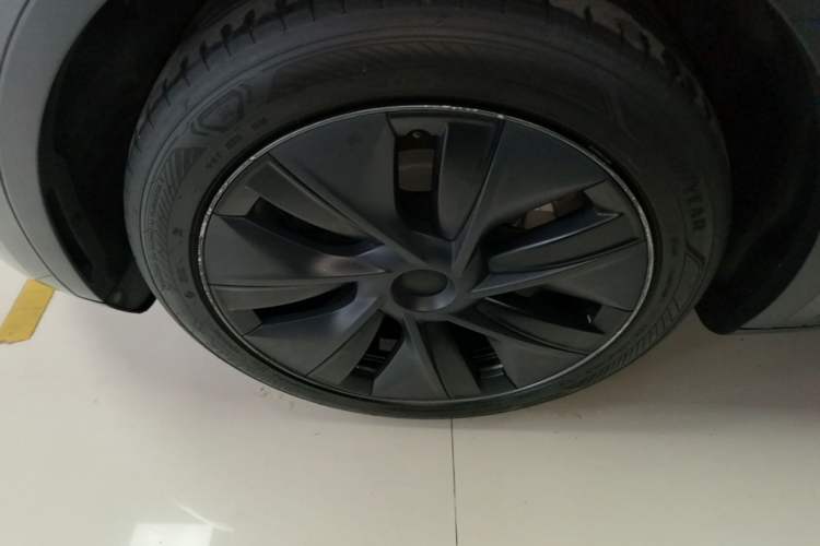Used Tesla Model Y 2024 Rear-Wheel-Drive Version Left Front Wheel Hub