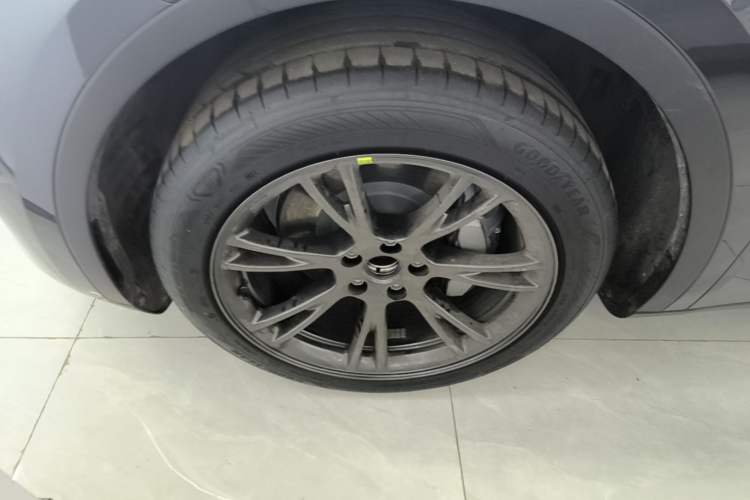 Used Tesla Model Y 2024 Rear-Wheel-Drive Version Left Front Wheel Hub