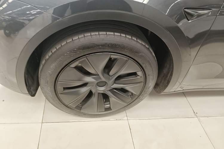 Used Tesla Model Y 2024 Rear-Wheel-Drive Version Left Front Wheel Hub
