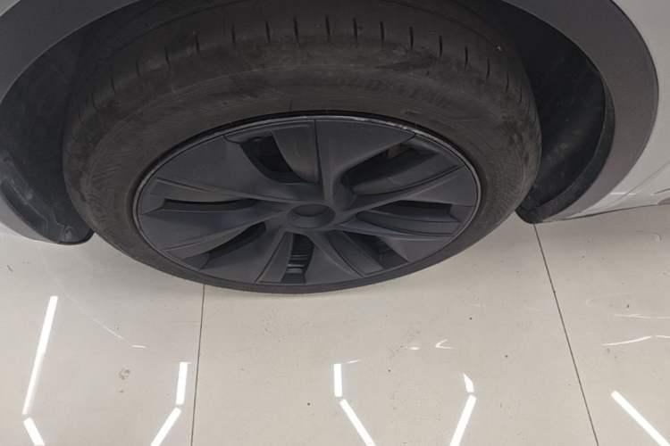 Used Tesla Model Y 2024 Rear-Wheel-Drive Version Left Front Wheel Hub
