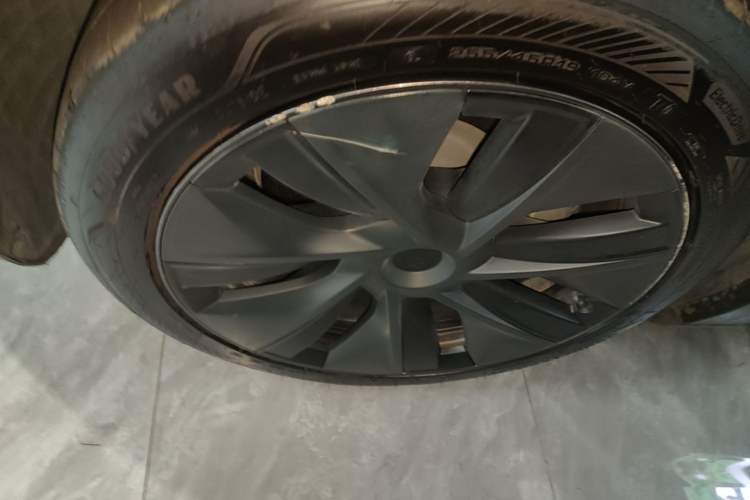 Used Tesla Model Y 2024 Rear-Wheel-Drive Version Left Front Wheel Hub
