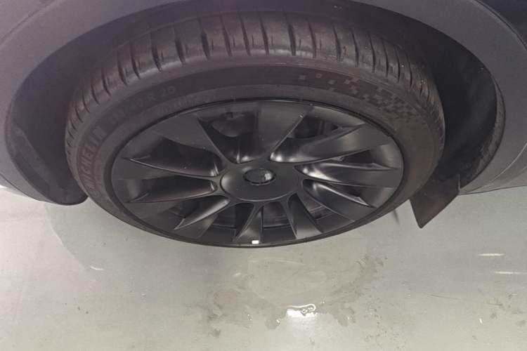 Used Tesla Model Y 2024 Rear-Wheel-Drive Version Left Front Wheel Hub