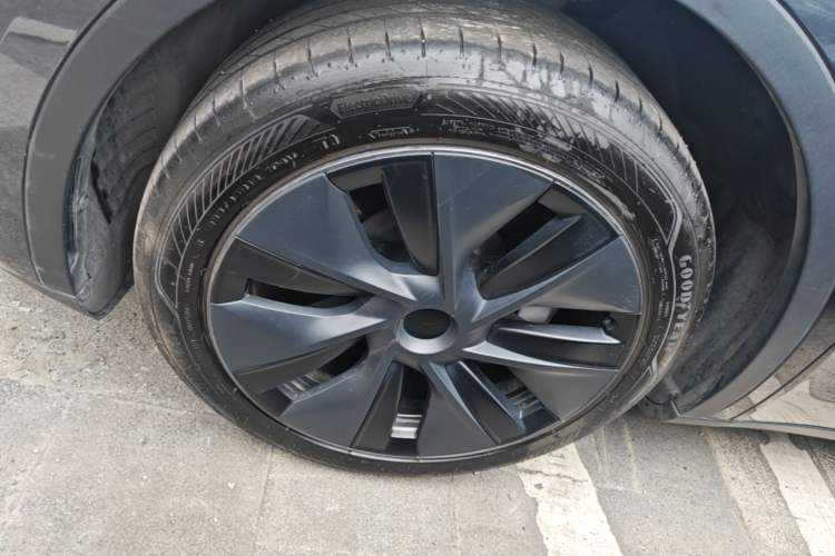Used Tesla Model Y 2024 Rear-Wheel-Drive Version Left Front Wheel Hub