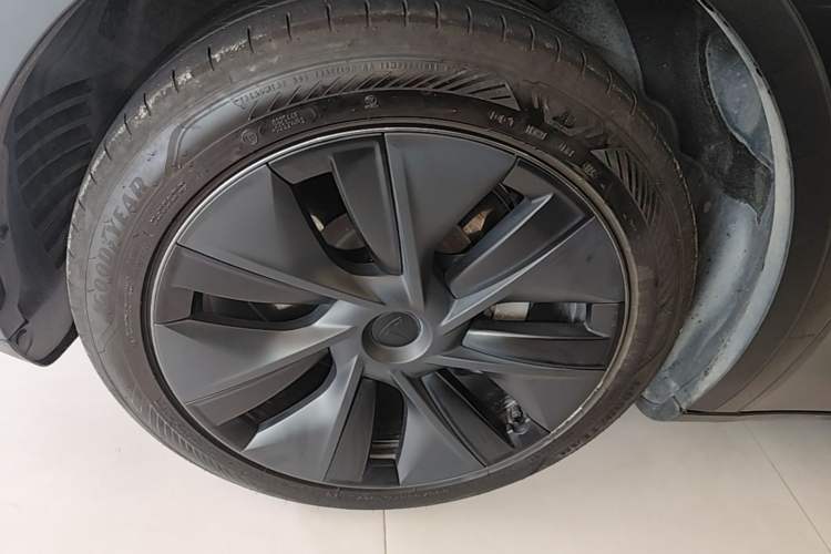 Used Tesla Model Y 2024 Rear-Wheel-Drive Version Left Front Wheel Hub
