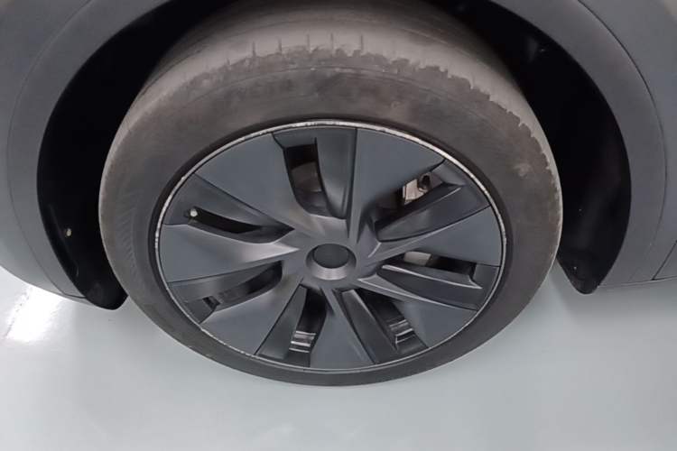 Used Tesla Model Y 2024 Rear-Wheel-Drive Version Left Front Wheel Hub