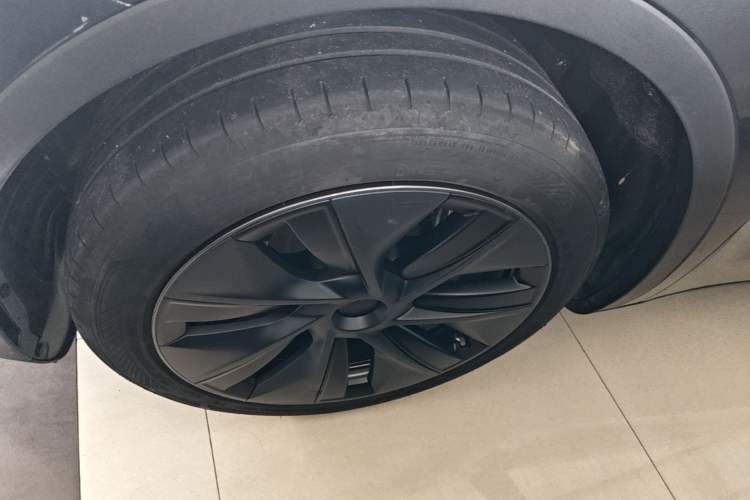 Used Tesla Model Y 2024 Rear-Wheel-Drive Version Left Front Wheel Hub