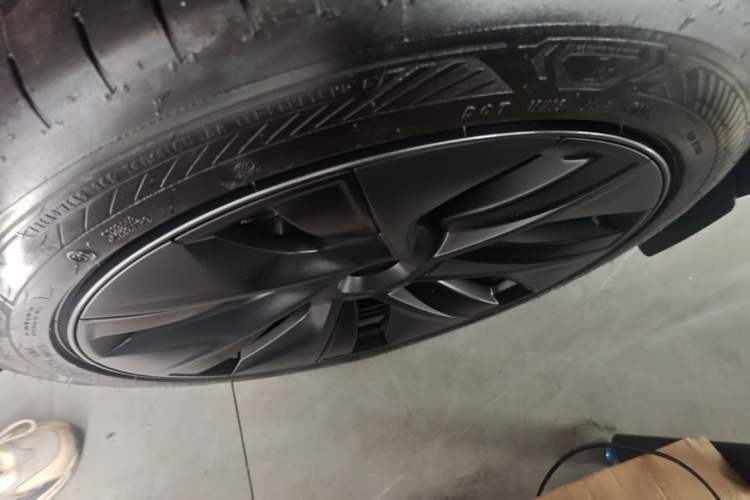 Used Tesla Model Y 2024 Rear-Wheel-Drive Version Left Front Wheel Hub