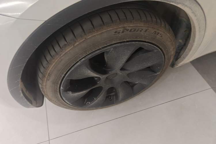 Used Tesla Model Y 2024 Rear-Wheel-Drive Version Left Front Wheel Hub