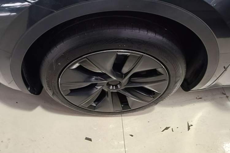Used Tesla Model Y 2024 Rear-Wheel-Drive Version Left Front Wheel Hub