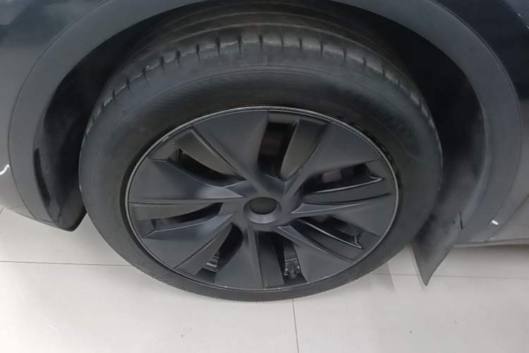 Used Tesla Model Y 2024 Rear-Wheel-Drive Version Left Front Wheel Hub