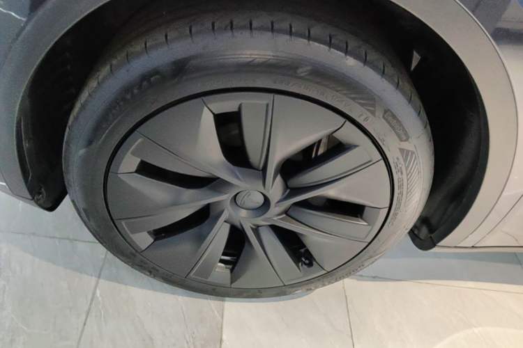 Used Tesla Model Y 2024 Rear-Wheel-Drive Version Left Front Wheel Hub