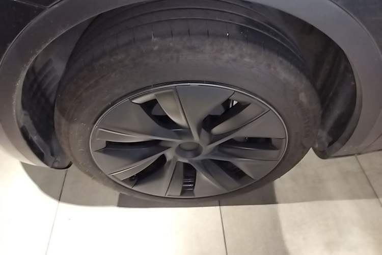 Used Tesla Model Y 2024 Rear-Wheel-Drive Version Left Front Wheel Hub