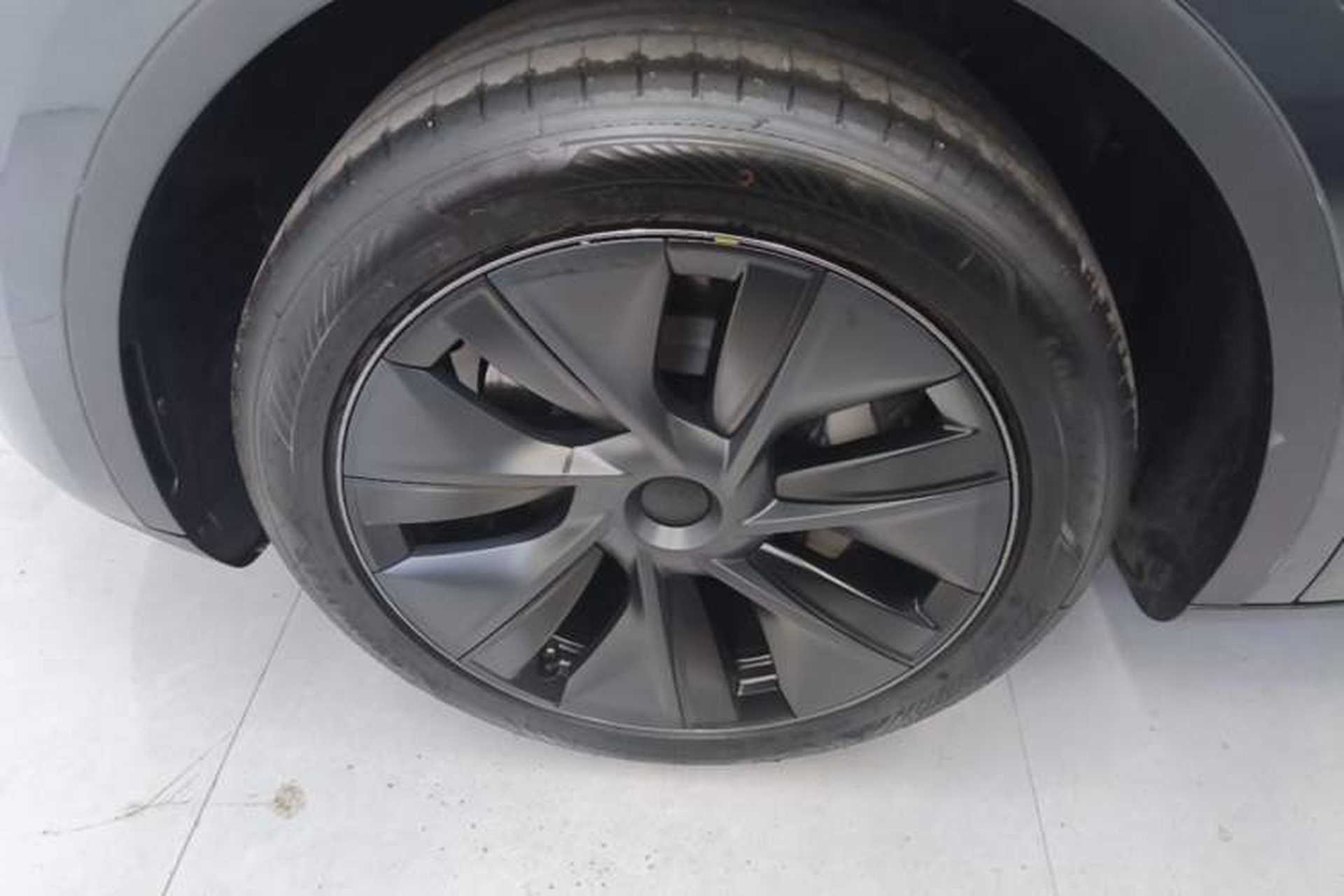 Used Tesla Model Y 2024 Rear-Wheel-Drive Version Left Front Wheel Hub