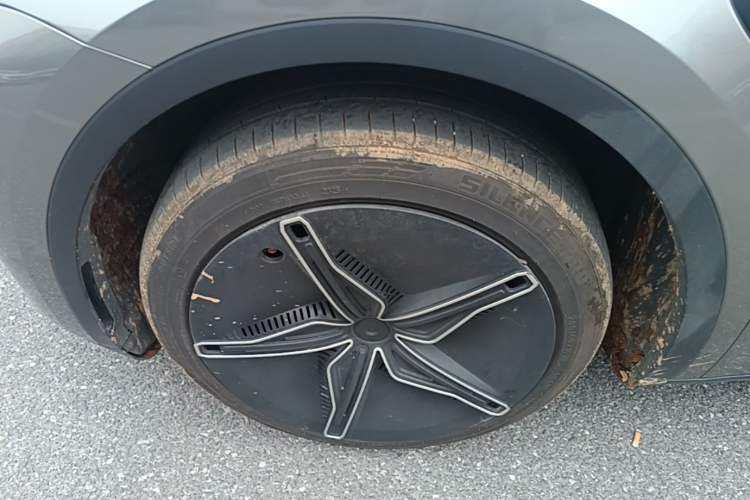 Used Tesla Model Y 2024 Rear-Wheel-Drive Version Left Front Wheel Hub