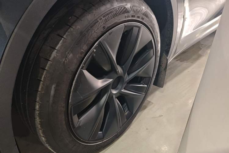 Used Tesla Model Y 2024 Rear-Wheel-Drive Version Left Front Wheel Hub
