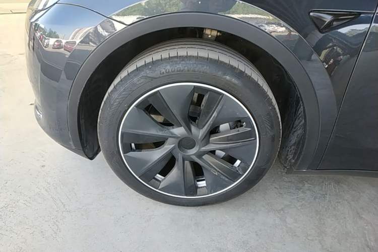 Used Tesla Model Y 2024 Rear-Wheel-Drive Version Left Front Wheel Hub
