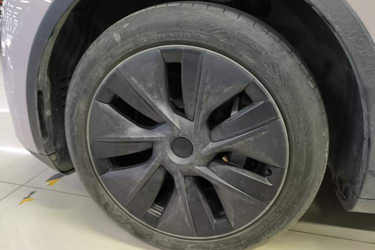 Used Tesla Model Y 2024 Rear-Wheel-Drive Version Left Front Wheel Hub