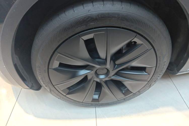 Used Tesla Model Y 2024 Rear-Wheel-Drive Version Left Front Wheel Hub
