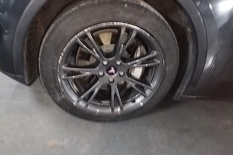 Used Tesla Model Y 2024 Rear-Wheel-Drive Version Left Front Wheel Hub