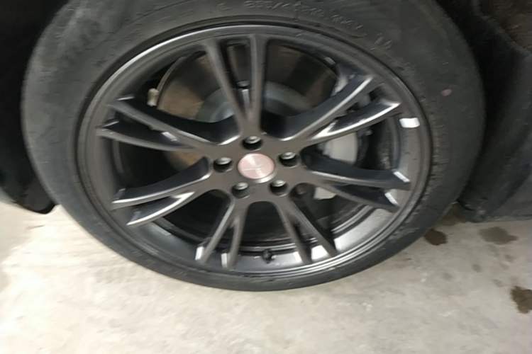 Used Tesla Model Y 2024 Rear-Wheel-Drive Version Left Front Wheel Hub
