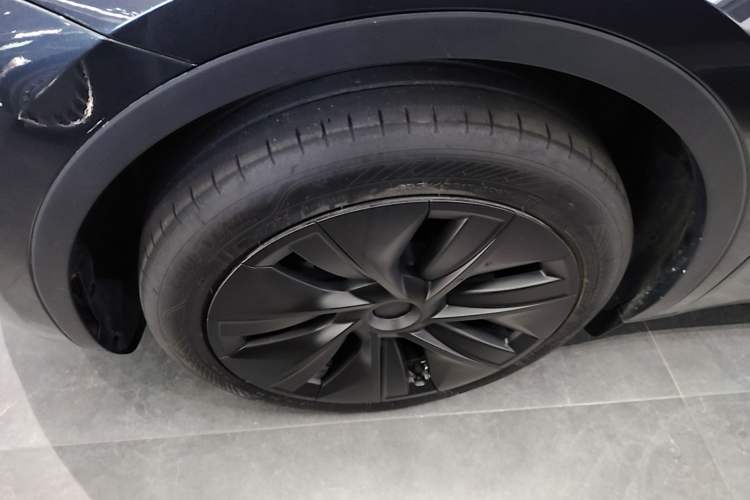 Used Tesla Model Y 2024 Rear-Wheel-Drive Version Left Front Wheel Hub