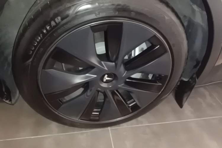 Used Tesla Model Y 2024 Rear-Wheel-Drive Version Left Front Wheel Hub