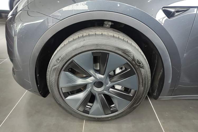 Used Tesla Model Y 2024 Rear-Wheel-Drive Version Left Front Wheel Hub
