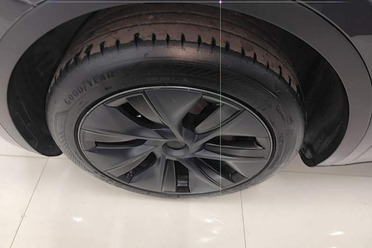 Used Tesla Model Y 2024 Rear-Wheel-Drive Version Left Front Wheel Hub