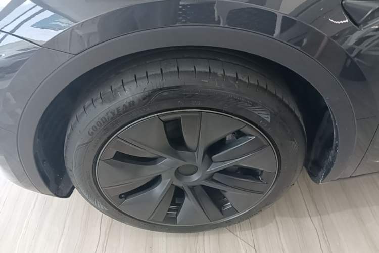 Used Tesla Model Y 2024 Rear-Wheel-Drive Version Left Front Wheel Hub