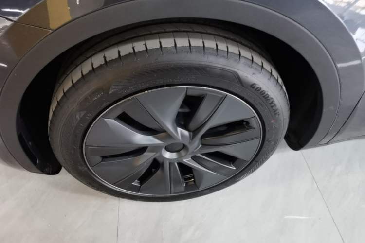 Used Tesla Model Y 2024 Rear-Wheel-Drive Version Left Front Wheel Hub