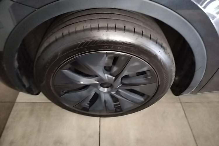 Used Tesla Model Y 2024 Rear-Wheel-Drive Version Left Front Wheel Hub