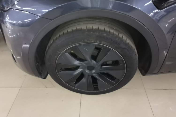 Used Tesla Model Y 2024 Rear-Wheel-Drive Version Left Front Wheel Hub