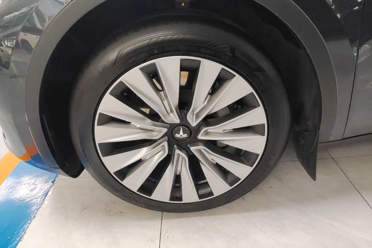 Used Tesla Model Y 2024 Rear-Wheel-Drive Version Left Front Wheel Hub