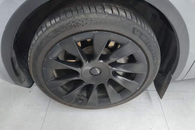 Used Tesla Model Y 2024 Rear-Wheel-Drive Version Left Front Wheel Hub