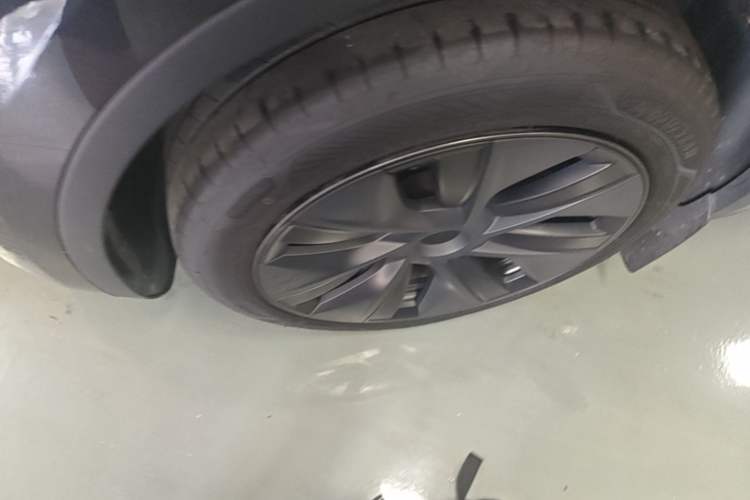 Used Tesla Model Y 2024 Rear-Wheel-Drive Version Left Front Wheel Hub