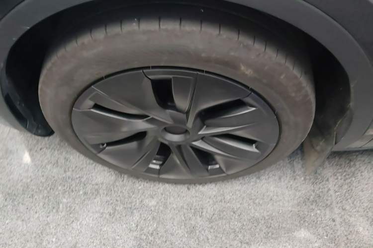 Used Tesla Model Y 2024 Rear-Wheel-Drive Version Left Front Wheel Hub
