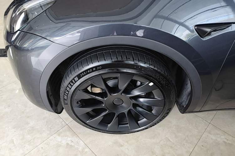 Used Tesla Model Y 2024 Long-Range All-Wheel-Drive Version Left Front Wheel Hub