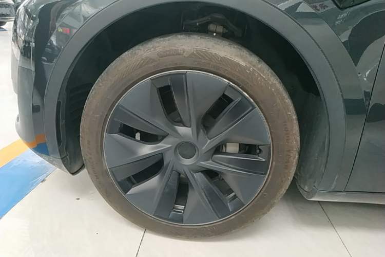 Used Tesla Model Y 2024 Rear-Wheel-Drive Version Left Front Wheel Hub