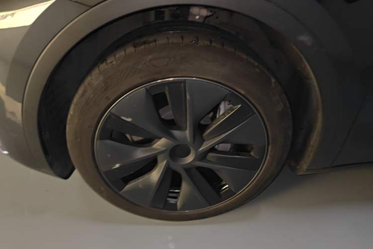 Used Tesla Model Y 2024 Rear-Wheel-Drive Version Left Front Wheel Hub